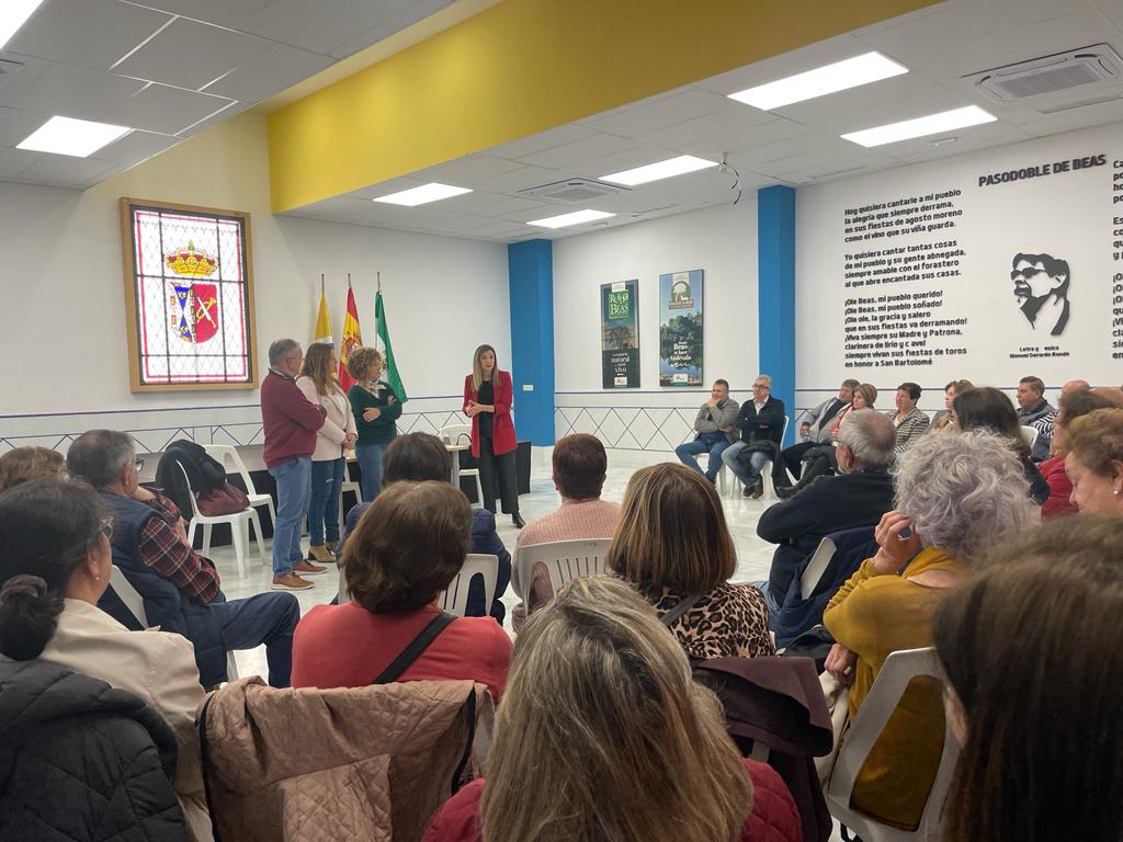 María Márquez: “Pedro Sánchez sube las pensiones mientras Juanma Moreno privatiza la sanidad”