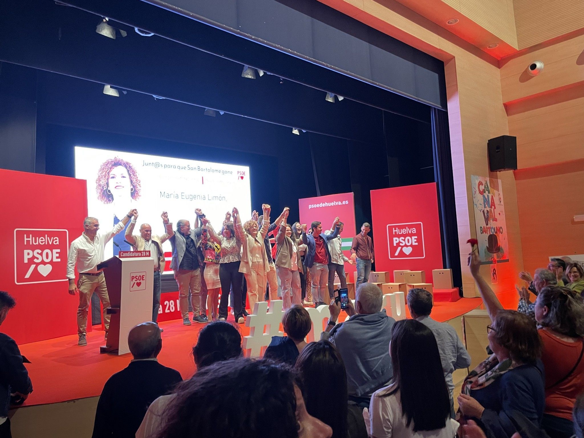 María Eugenia Limón impregna San Bartolomé de la Torre de ilusión, alegría y compromiso en la presentación de su equipo para las municipales