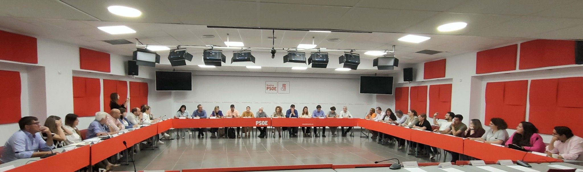 El PSOE de Huelva gana en 43 municipios, una cifra que aumentará dentro de cuatro años con un trabajo intenso que empieza hoy