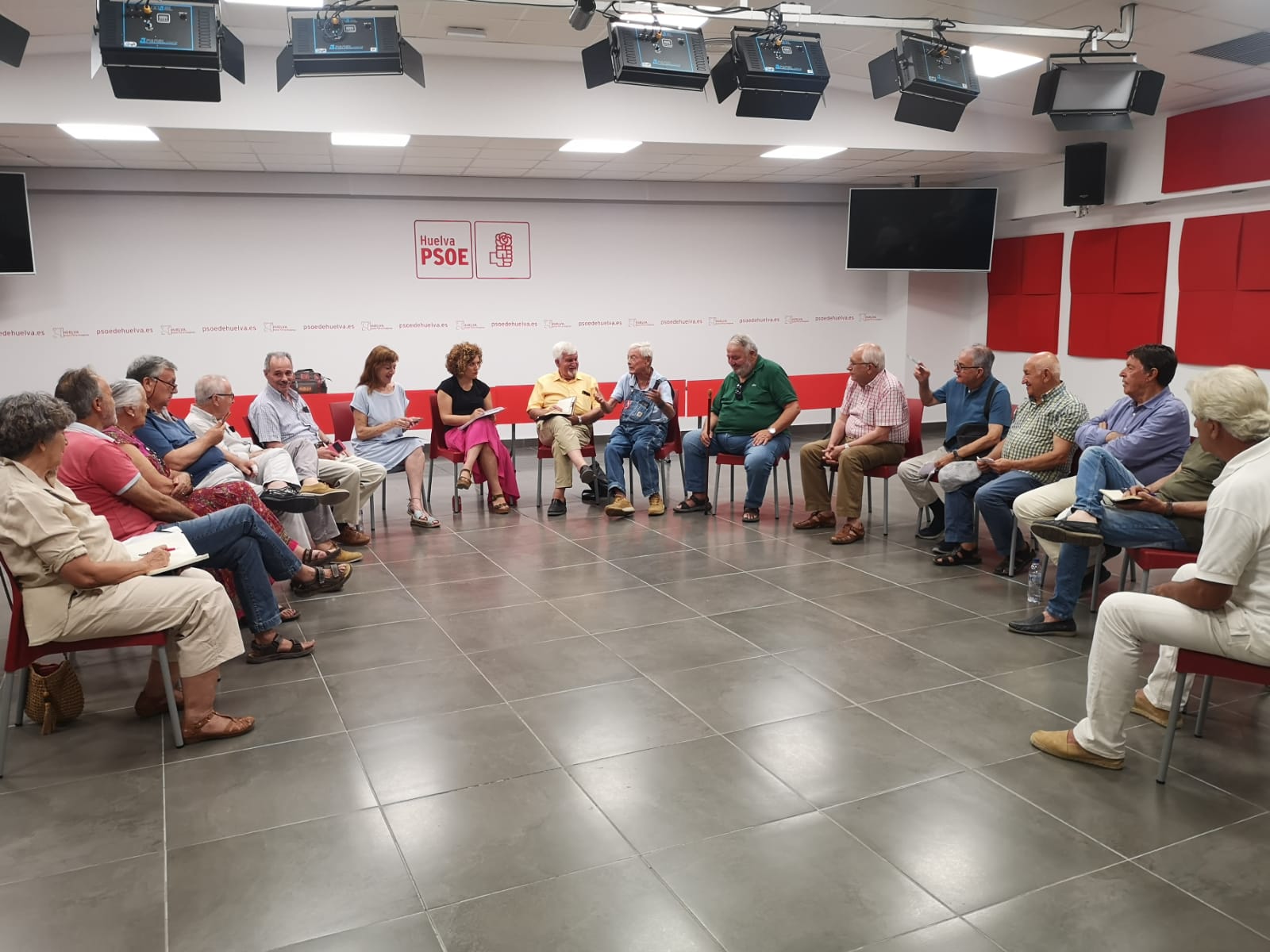 Veteranos del PSOE de Huelva se unen para defender la legitimidad histórica del socialismo democrático encarnada hoy en Pedro Sánchez