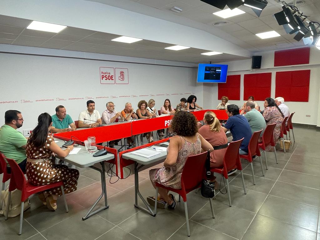 María Eugenia Limón celebra la recuperación del PSOE en la provincia tras la subida de 33.600 votos con respecto a las elecciones autonómicas