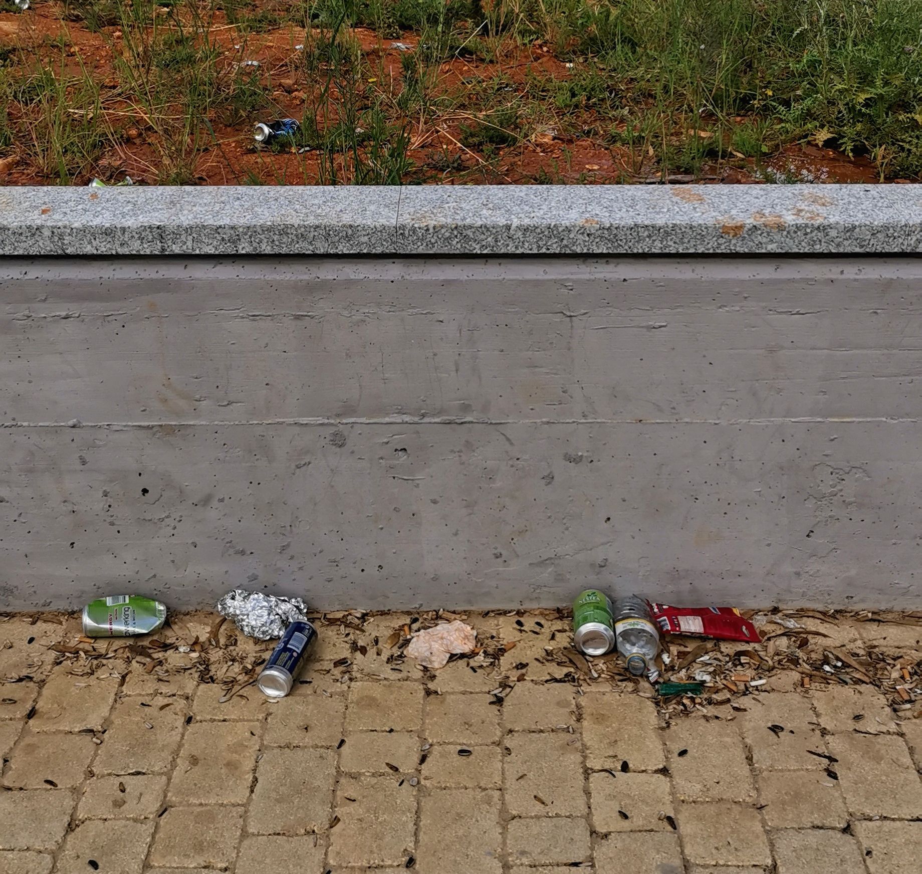El PSOE denuncia “el abandono y el vandalismo” en el cabezo del Conquero tres meses después de anunciarse su inauguración