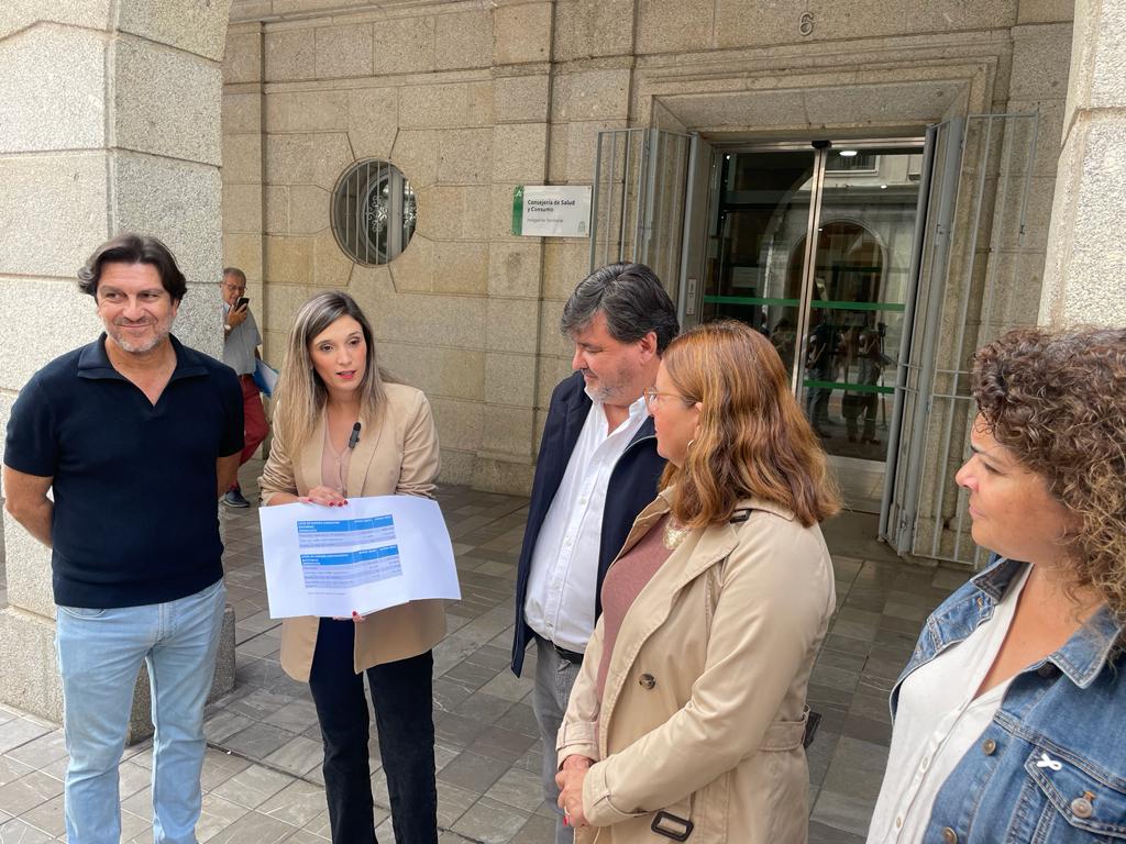 El PSOE pide a la Junta que informe cuántos onubenses hay en listas de espera para operarse o ver al especialista, más de un millón en Andalucía