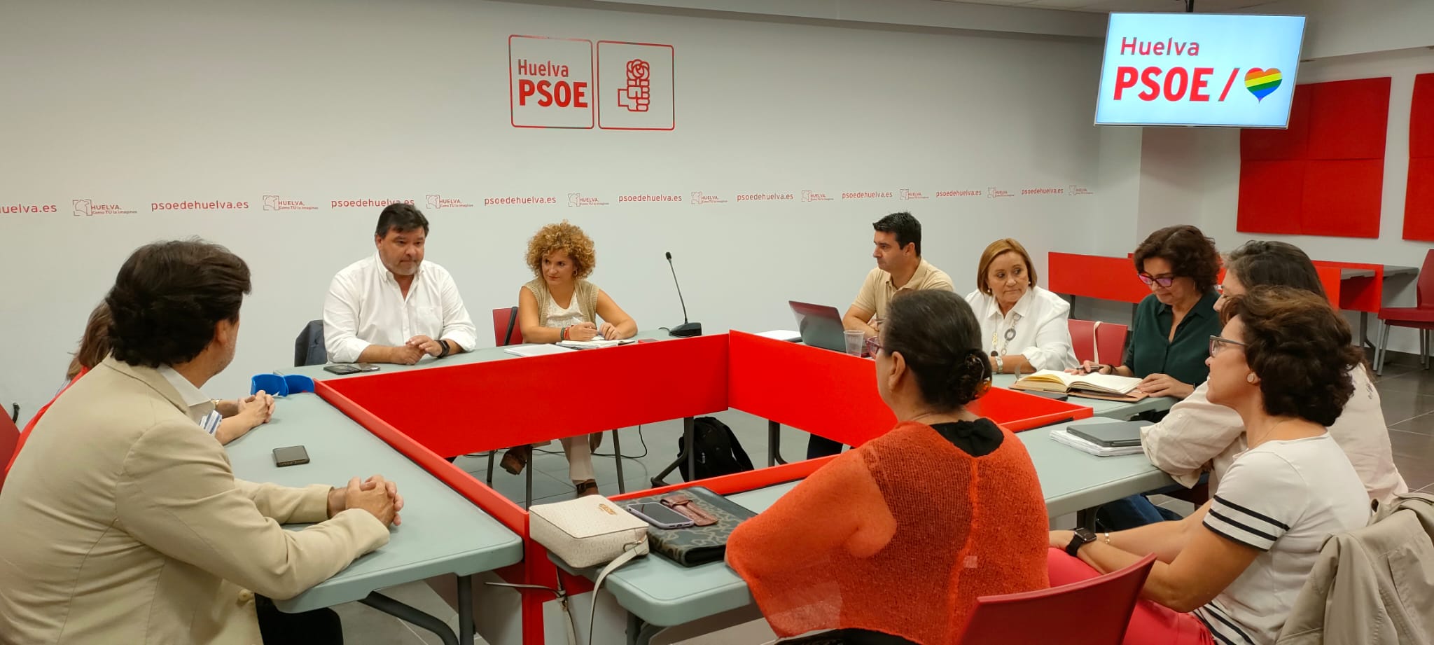 El PSOE de Huelva apoya al Movimiento J2 en su reivindicación para que abogados y procuradores tengan pensiones dignas