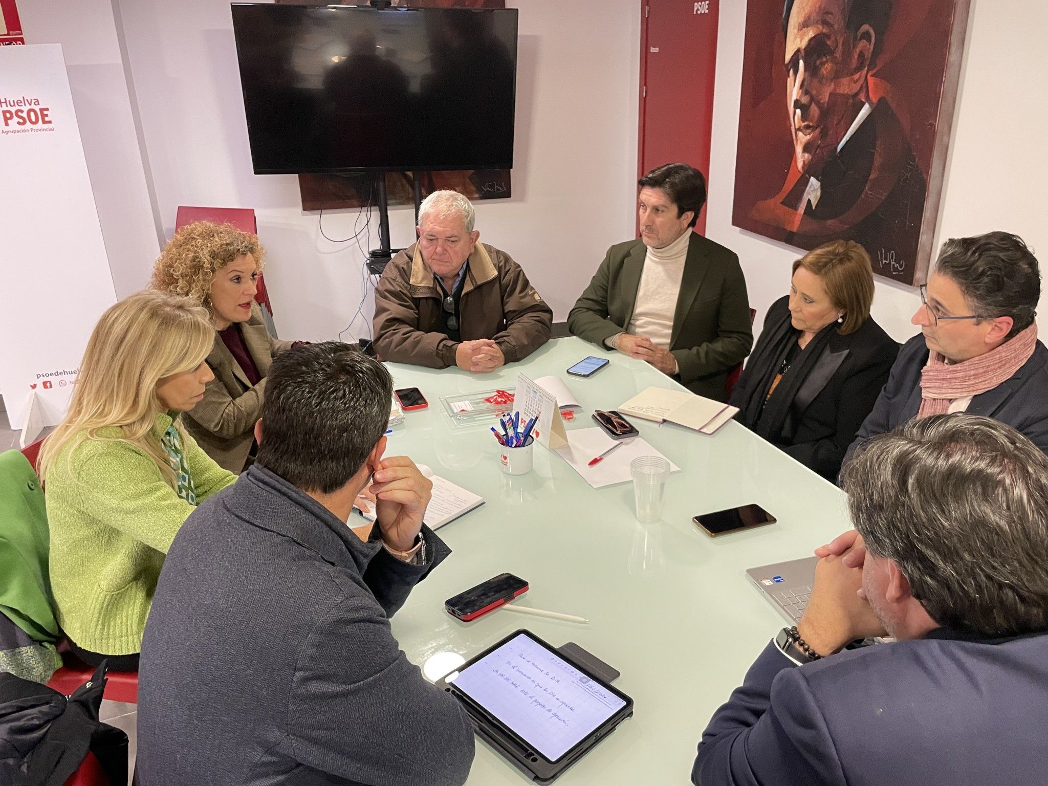 El PSOE analiza con la Plataforma por el AVE los avances y pasos que se dan desde el Gobierno central para mejorar las conexiones ferroviarias para Huelva