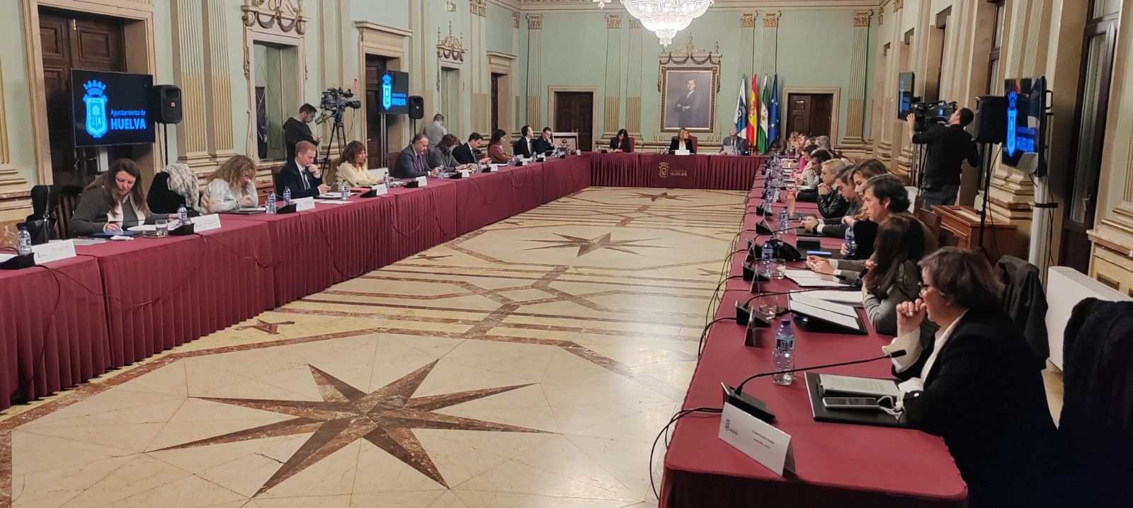 El PSOE lamenta que Pilar Miranda apruebe unos presupuestos que “paralizan Huelva” con el único apoyo de Vox