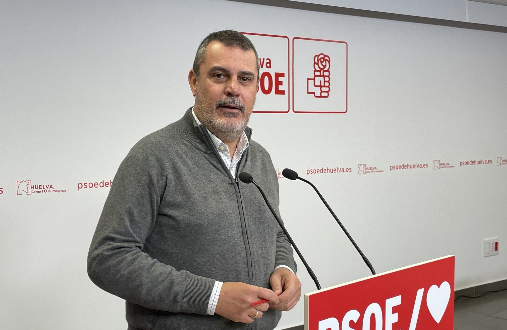 El PSOE acusa a la Junta de incompetencia ante la persistencia de atascos en el Puente del Odiel pese a estar abierto al tráfico por el fin de las obras