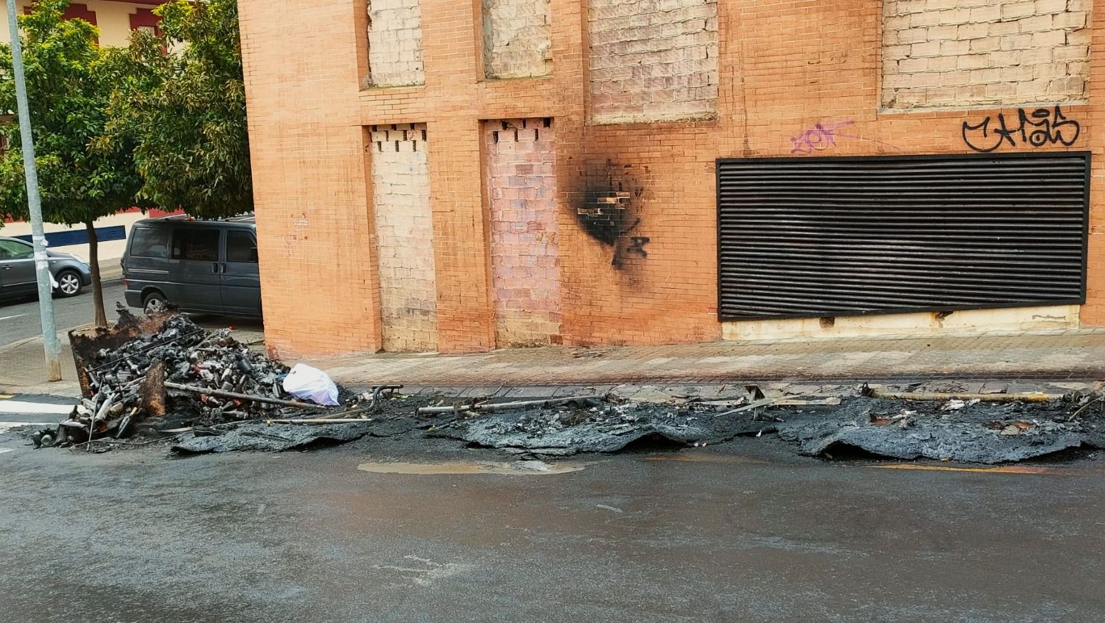 El PSOE pide al equipo de Gobierno acciones concretas ante la quema de contenedores indiscriminada “que recorre la ciudad”