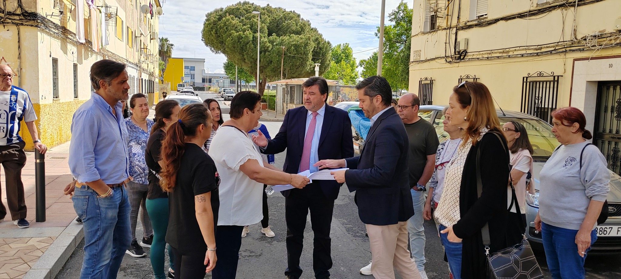 El PSOE denuncia el “abandono” de Pérez Cubillas con plagas de ratas, basura acumulada y todas las obras abandonadas