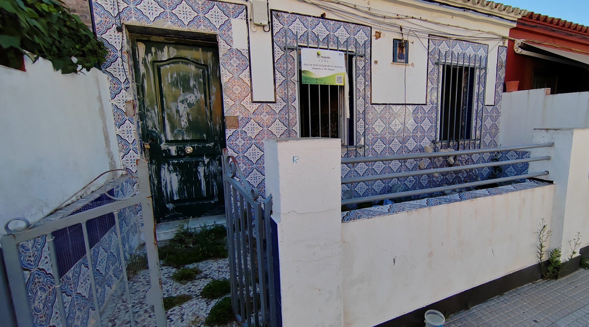 El PSOE denuncia intentos de okupación y desprendimientos de techos en las viviendas municipales de La Navidad