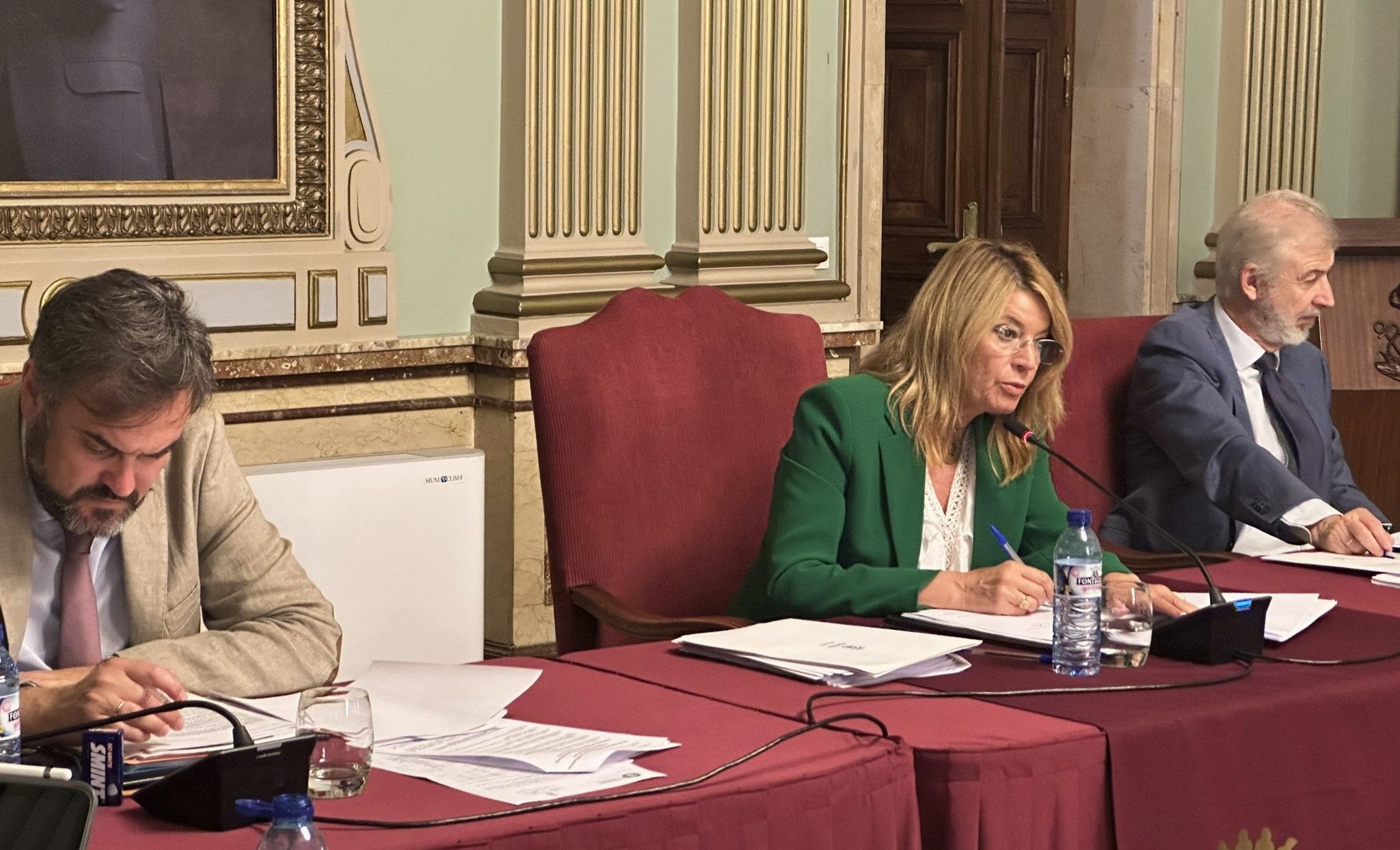El PSOE acusa a Pilar Miranda de rechazar que se asfalten las calles de la ciudad “que están plagadas de baches”