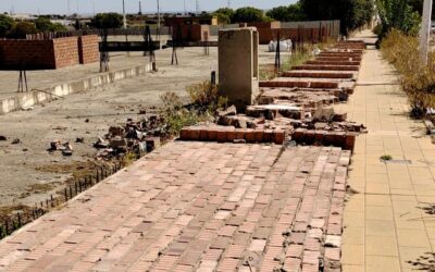 El PSOE alerta del grave peligro que corren los niños de una escuela infantil por una obra abandonada junto al centro escolar