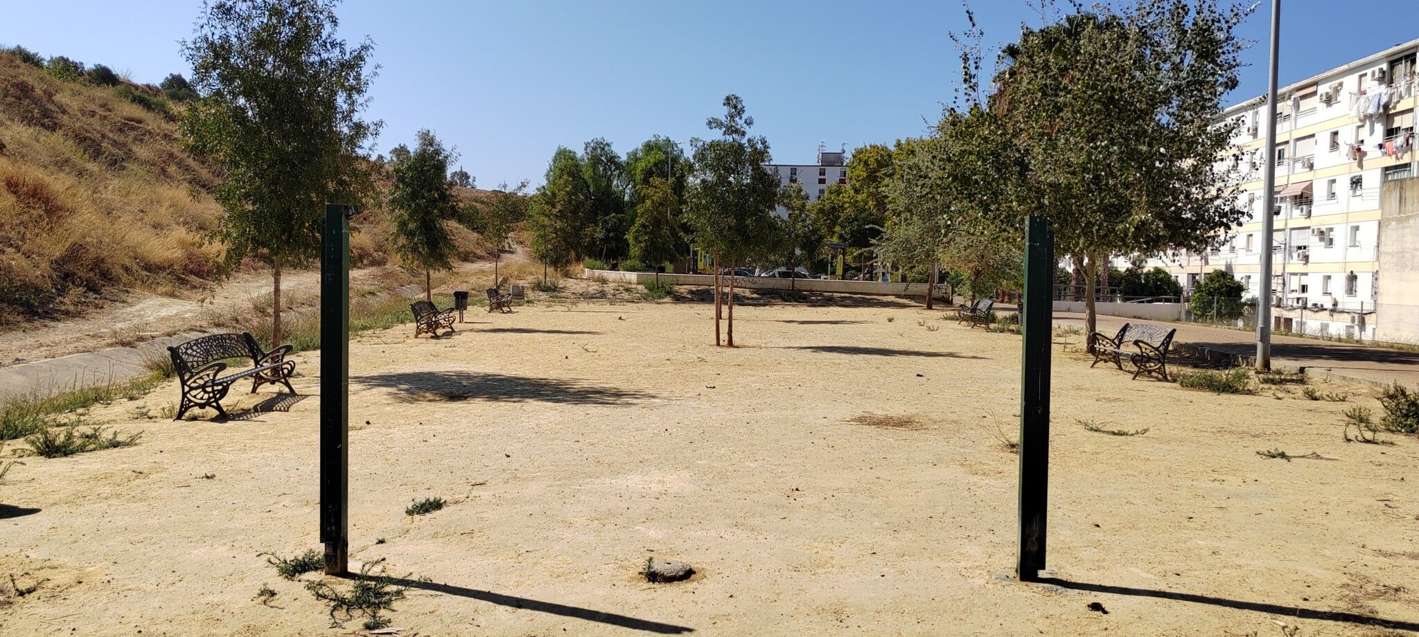 El PSOE denuncia que el parque canino de la barriada del Carmen se ha vuelto a convertir en un “descampado abandonado”
