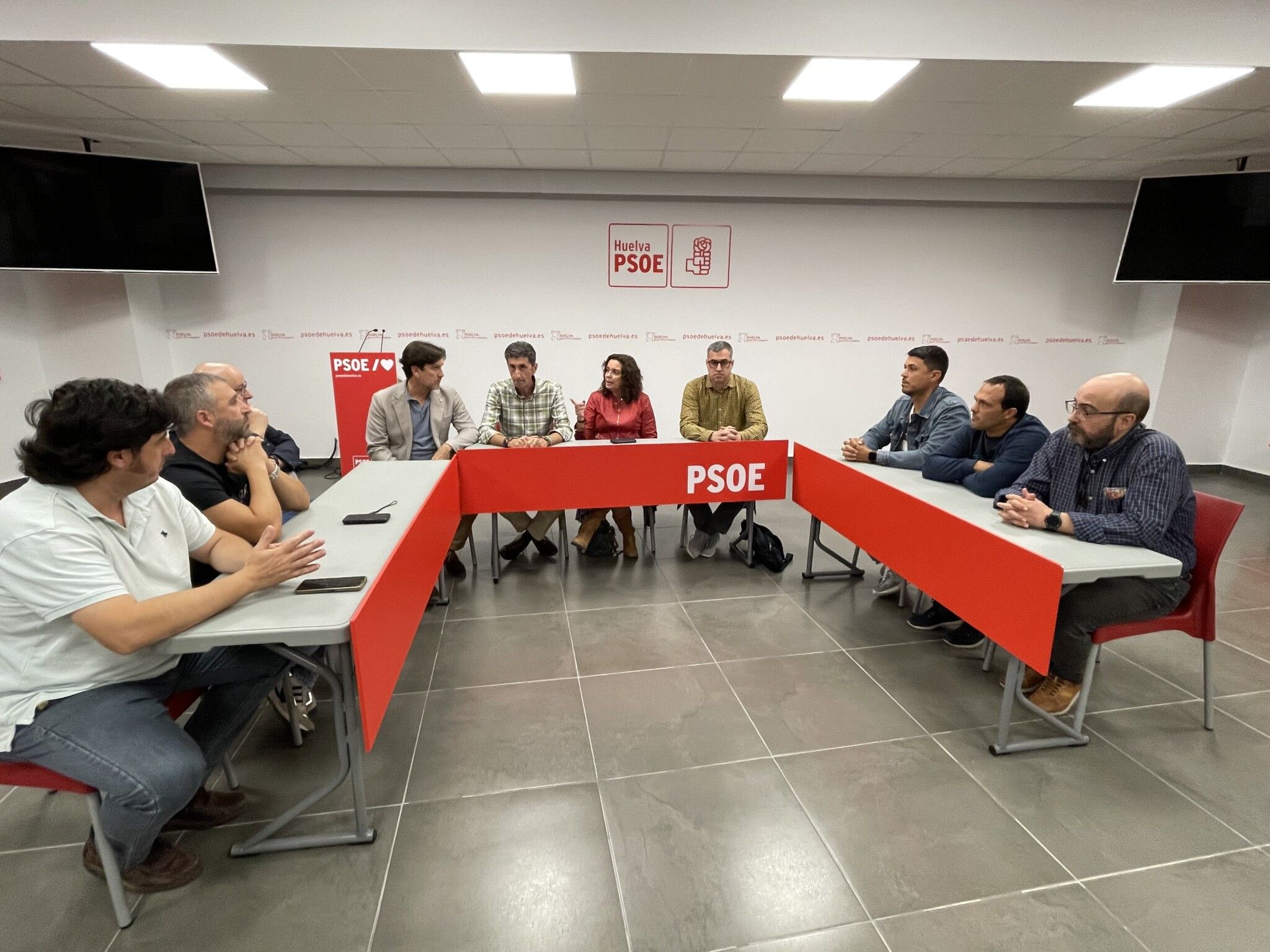 El PSOE muestra su apoyo a los trabajadores de Fertiberia y pide a la Junta «no mirar a otro lado»