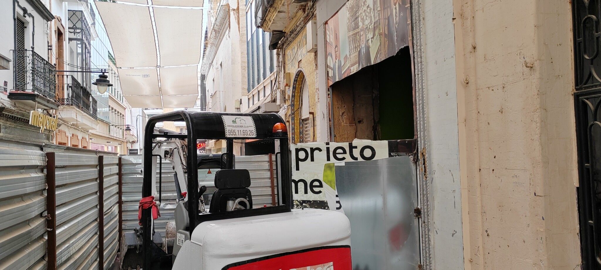 El PSOE solicita la licencia de derribo concedida por el Ayuntamiento a la antigua farmacia de la calle Concepción
