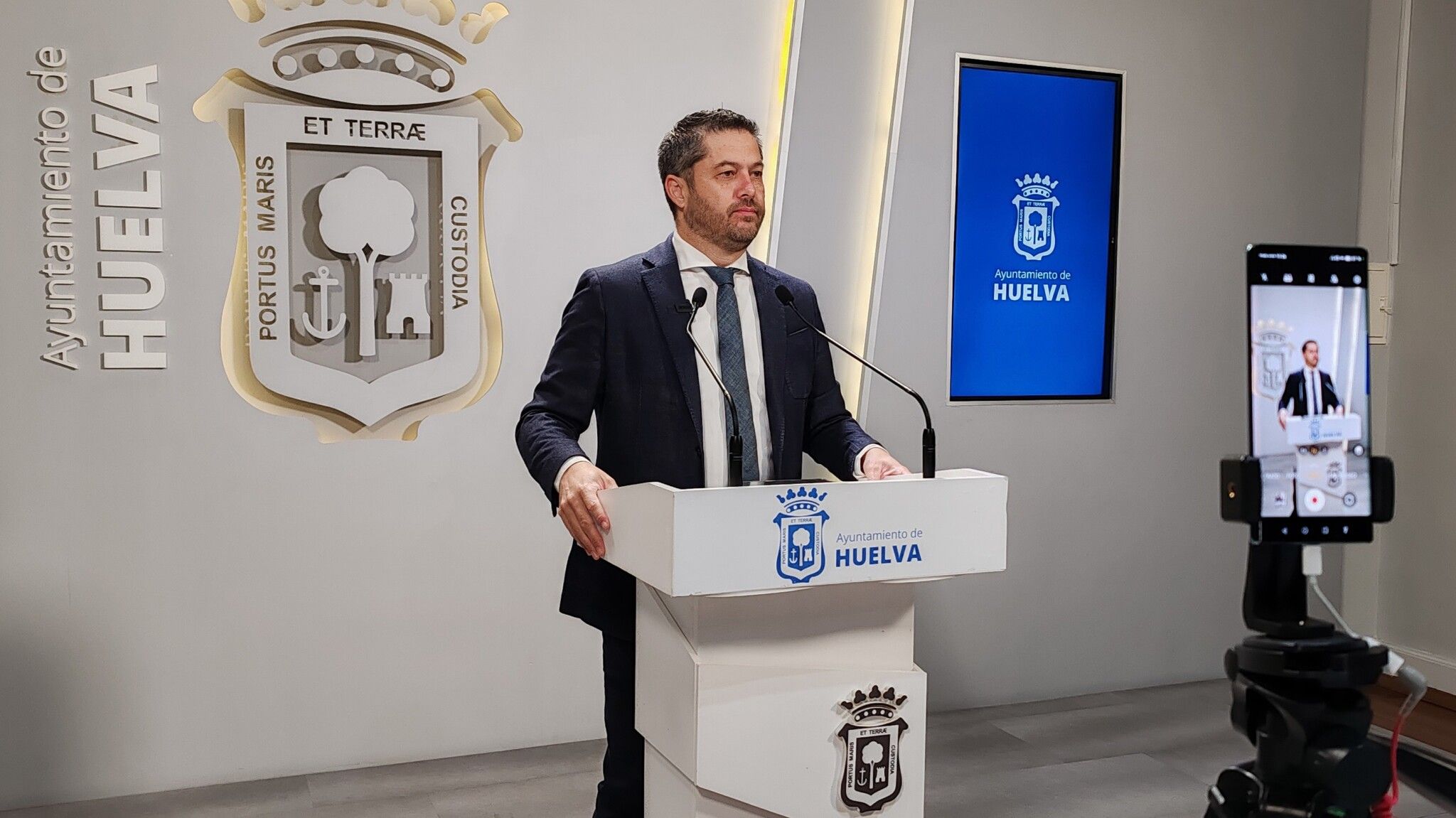 El PSOE presenta una enmienda a la totalidad de los presupuestos y pedirá una bajada masiva de los impuestos tras nueve subidas en año y medio