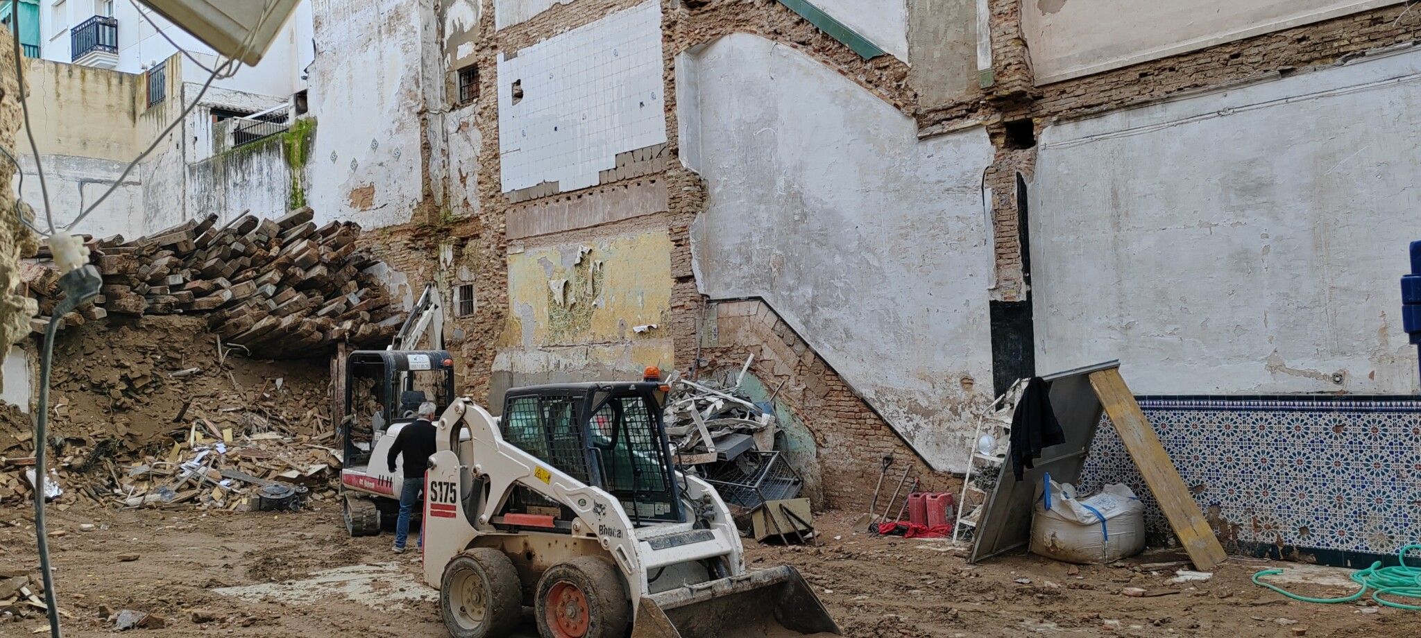 El PSOE denuncia que la Junta de Andalucía eliminó la antigua farmacia de la calle Concepción del expediente BIC de lugares relacionados con el pintor José Caballero