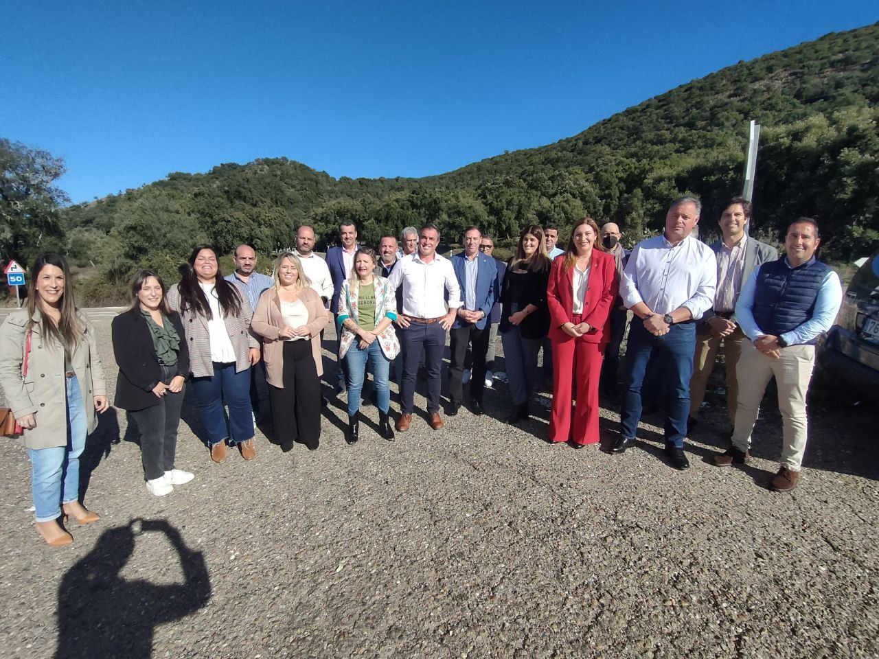 El PSOE recrimina a Moreno Bonilla que venga a Huelva solo a hacerse una foto, con las manos vacías y ninguneando sus reivindicaciones