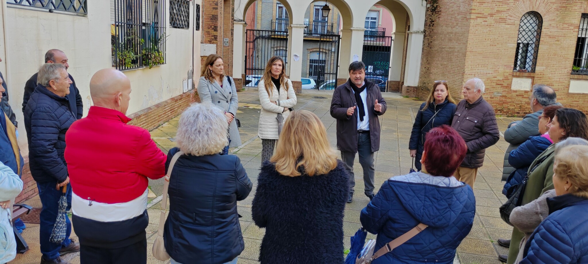El PSOE exige al Ayuntamiento la rehabilitación “urgente” de las viviendas municipales de la Casa Grande en la calle Jesús Hermida