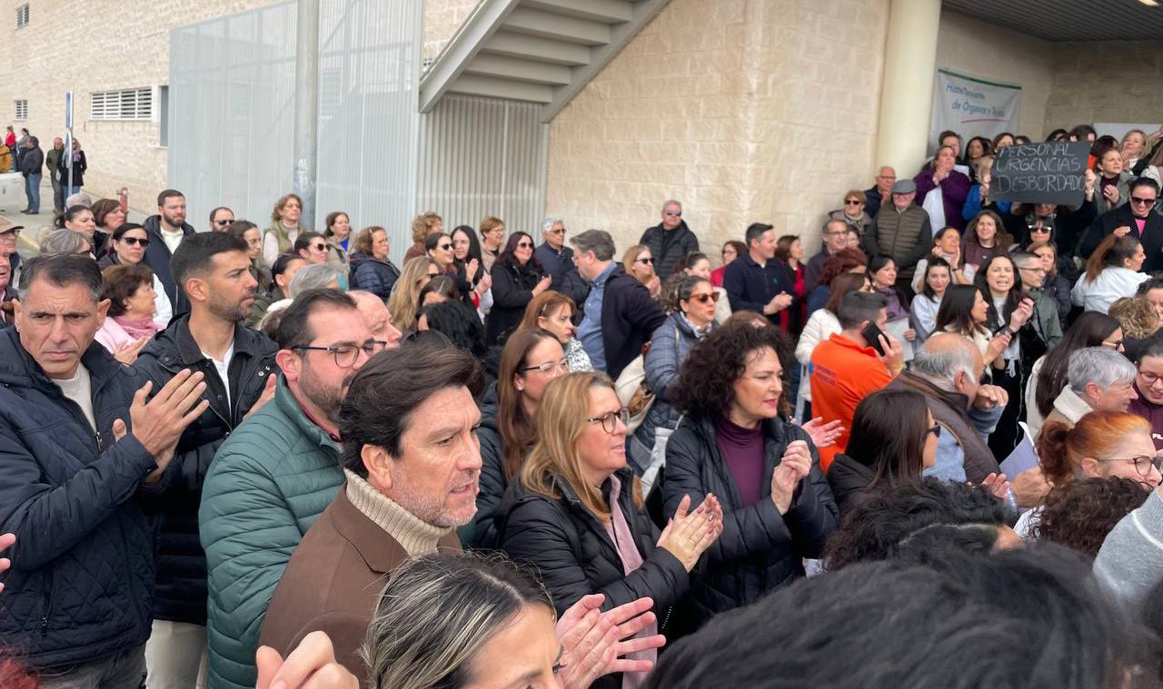 El PSOE de Huelva expresa su apoyo total y se une a los profesionales sanitarios en su protesta por el agravio de la Junta a la sanidad pública