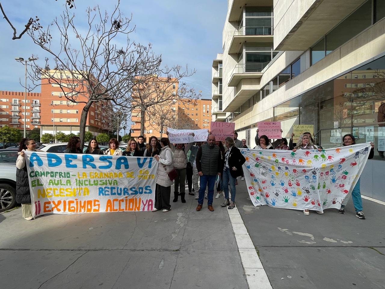 PSOE exige a la Junta que atienda a las AMPAS de Aracena, Campofrío y La Granada que piden más recursos para necesidades educativas especiales