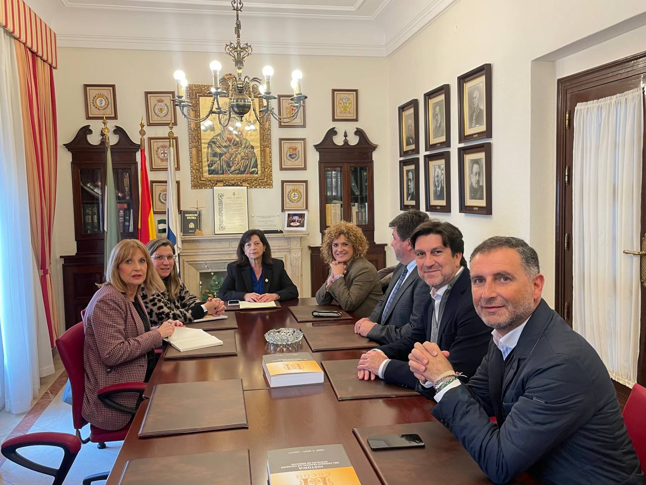 Reunión entre PSOE y Colegio de Médicos para abordar la situación de la sanidad pública en Huelva