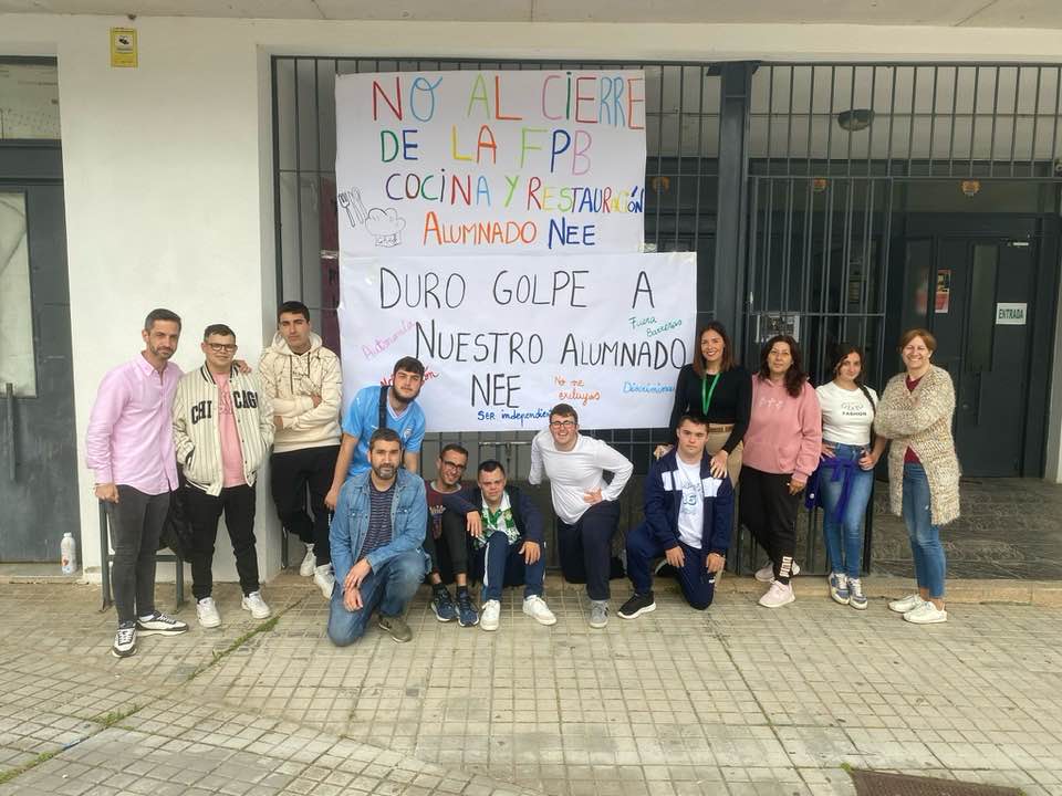 El PSOE pide a la Junta que aclare si va a suprimir el Grado Básico de Cocina en Zalamea la Real