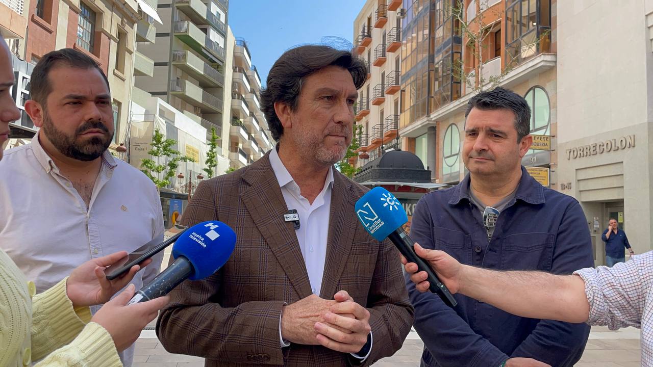 El PSOE lamenta que la Junta «haga el mismo anuncio sobre la A-483 en pleno Rocío y sin que se haya hecho nada»