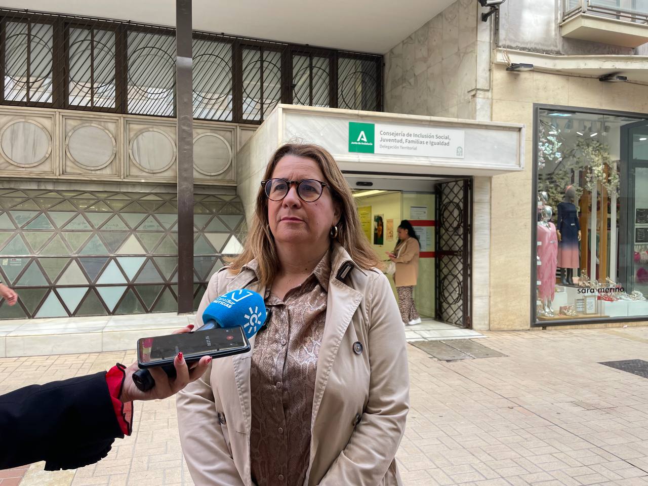 El PSOE de Huelva denuncia el “gran engaño” de Moreno Bonilla a los dependientes, «de prometerles la ayuda en tres meses a esperar dos años»