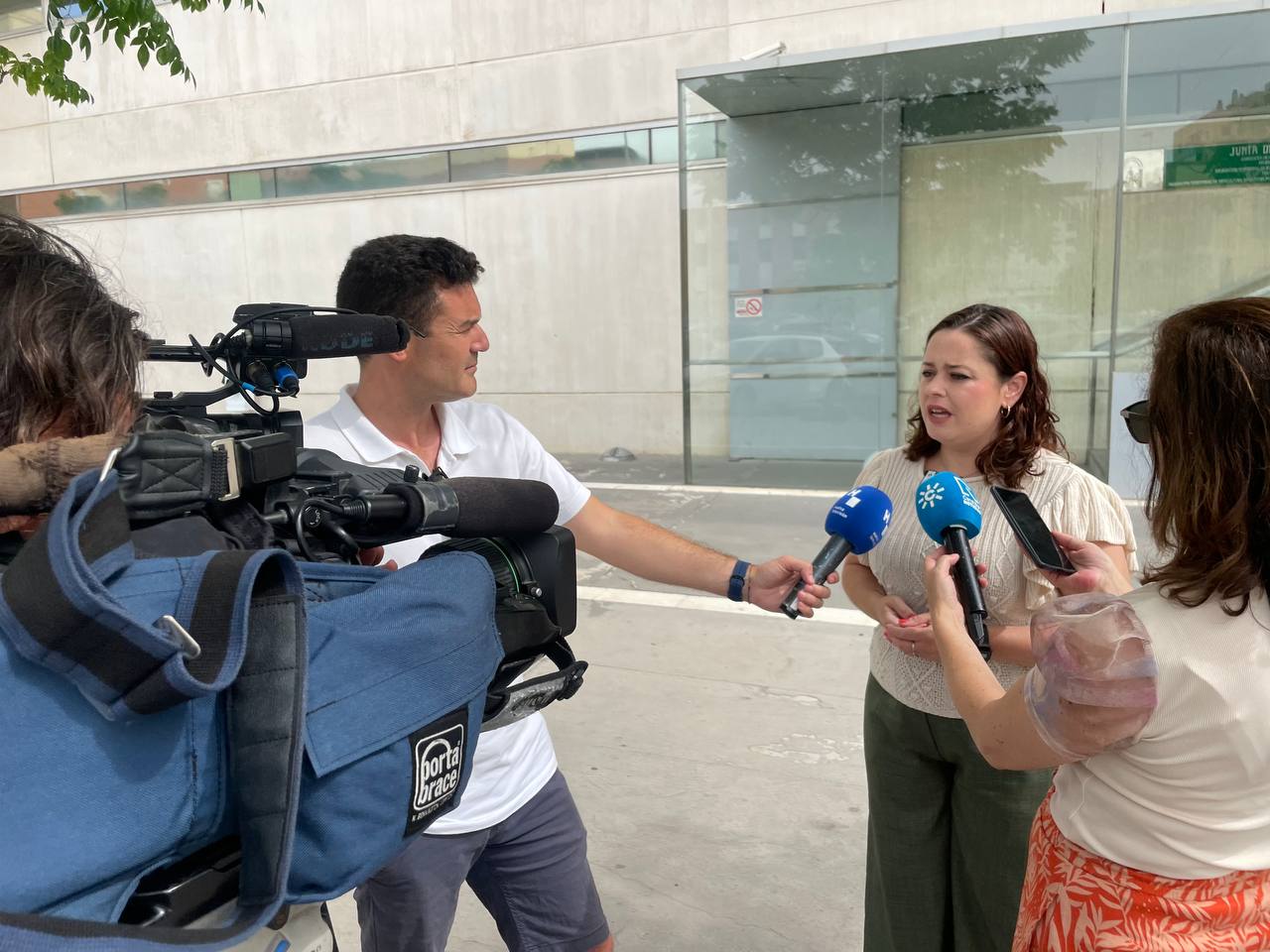 Irene Montiel: “Moreno Bonilla está desmantelando la educación pública mientras obliga a las familias de Huelva a pagar su falta de planificación”