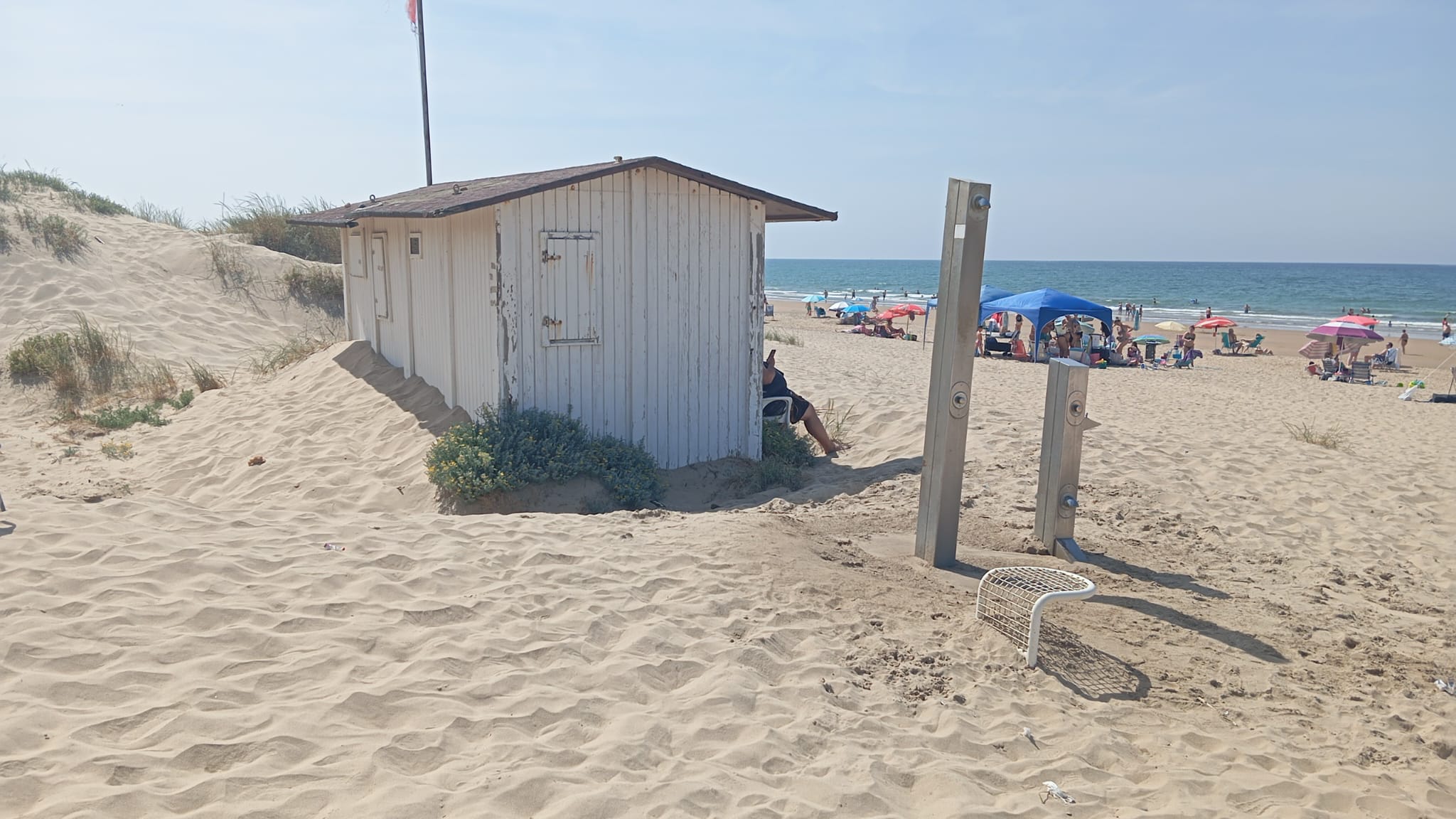 La presión del PSOE de Punta obliga al equipo de Gobierno a activar los módulos de baños públicos en Punta Umbría y El Portil