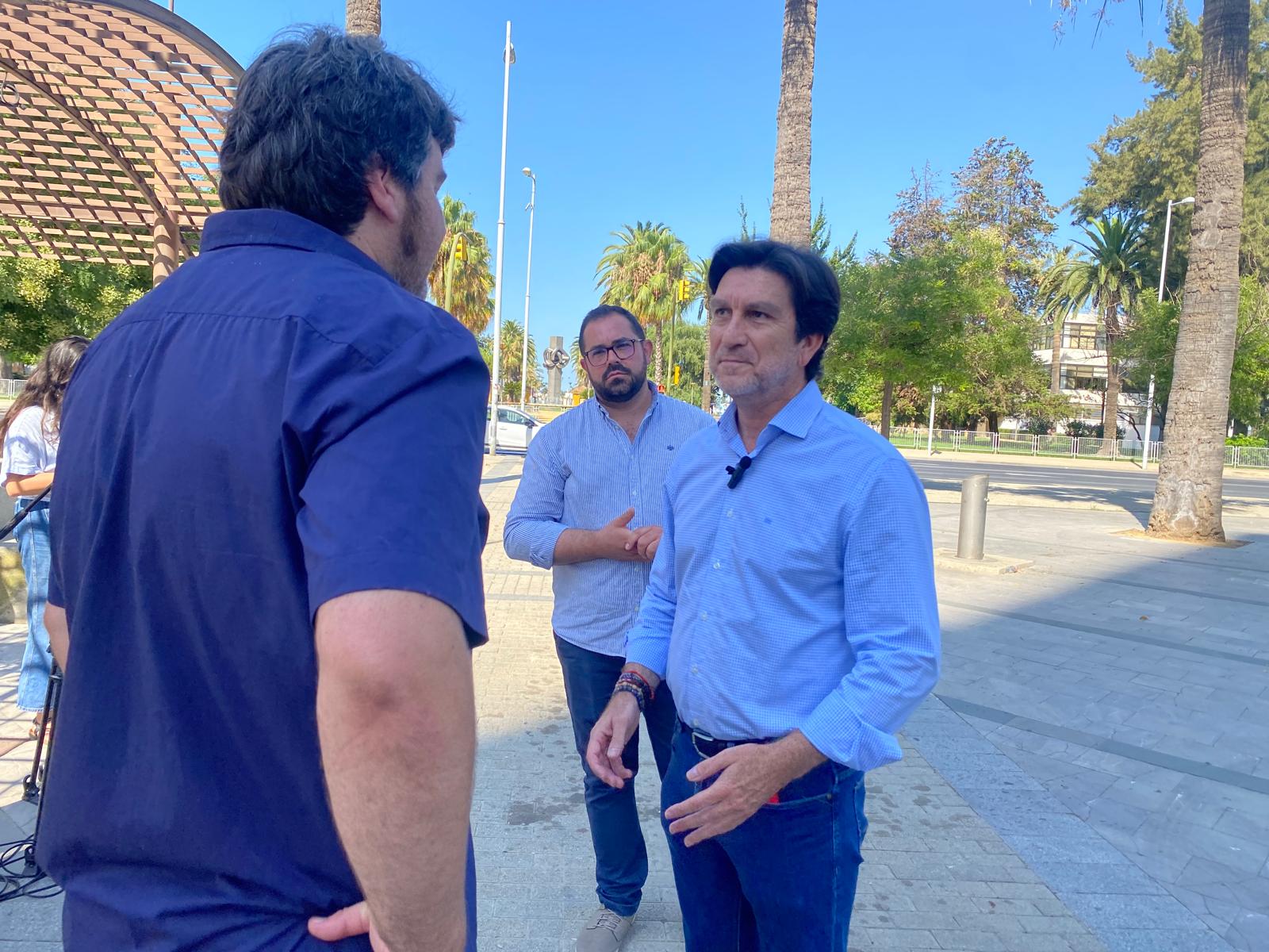 El PSOE condena los actos de violencia y lamenta que el PP «no desautorice» al alcalde de Cartaya por sus declaraciones irresponsables, xenófobas