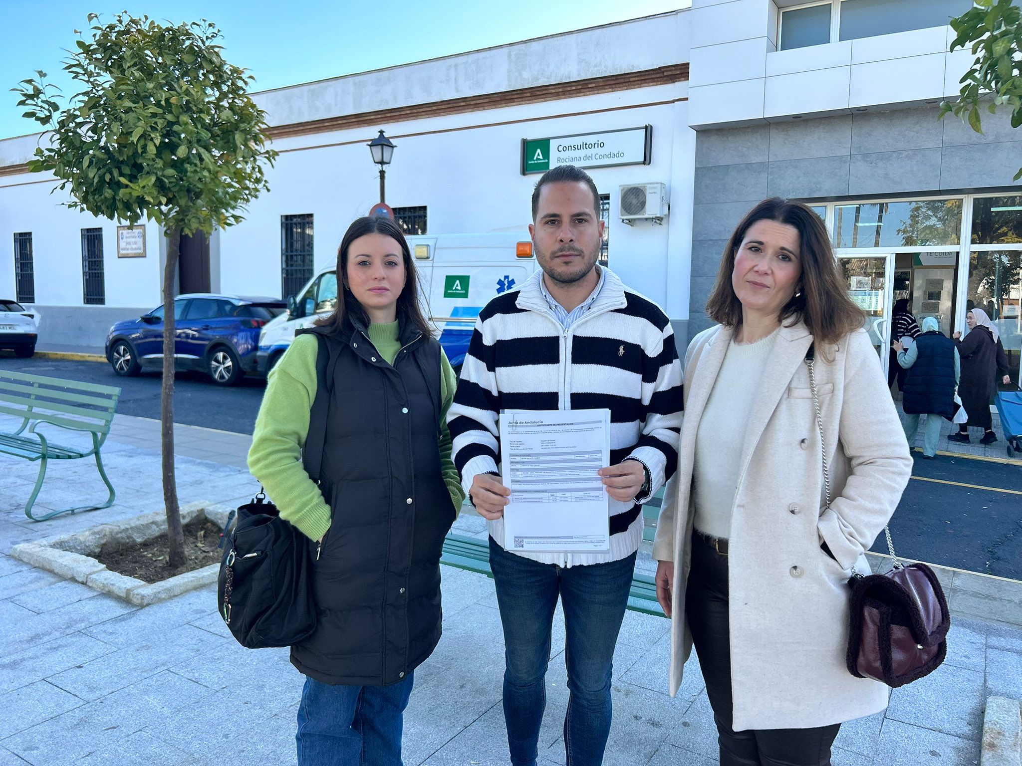 El PSOE de Rociana denuncia que Moreno Bonilla le roba la ambulancia al municipio mientras el alcalde del PP guarda silencio