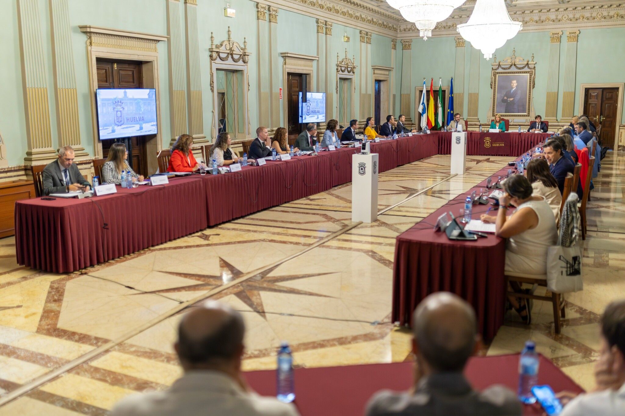 El Pleno aprueba la moción del PSOE para revertir la subida del IBI y bajar los impuestos en Huelva con el voto en contra del PP