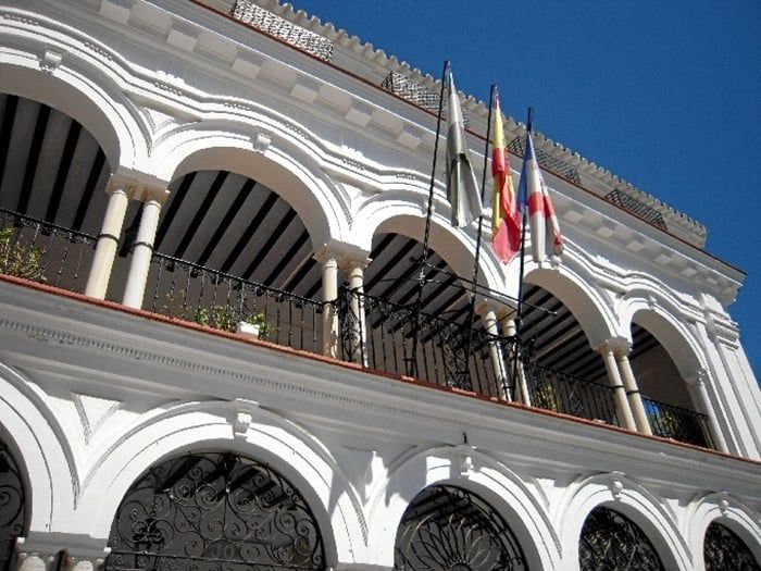 El PSOE de Almonte denuncia que Paco Bella y su equipo de Gobierno vuelven a dar la espalda a los trabajadores municipales