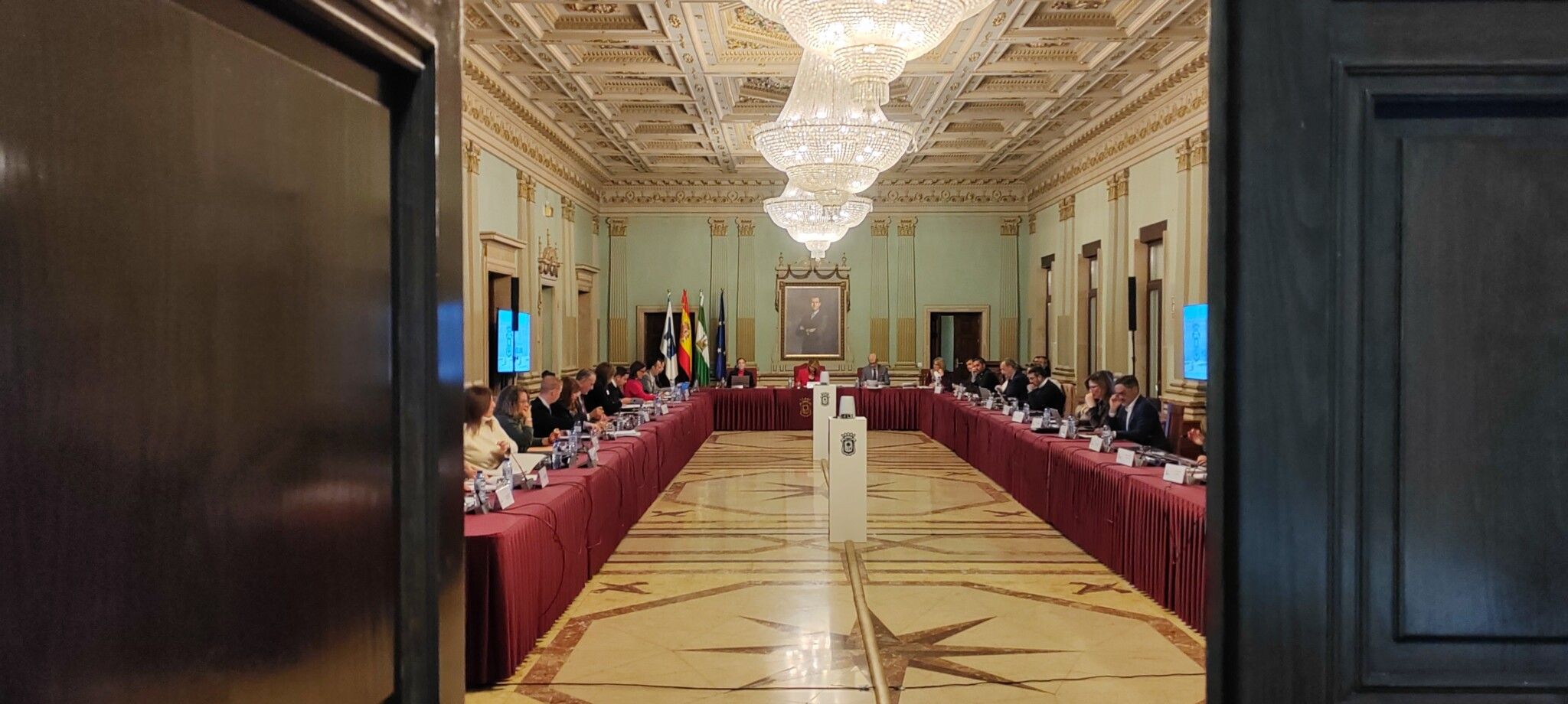 El PP tumba la moción del PSOE para acelerar el nuevo contrato de limpieza y niega las desigualdades entre barrios pese a las quejas vecinales