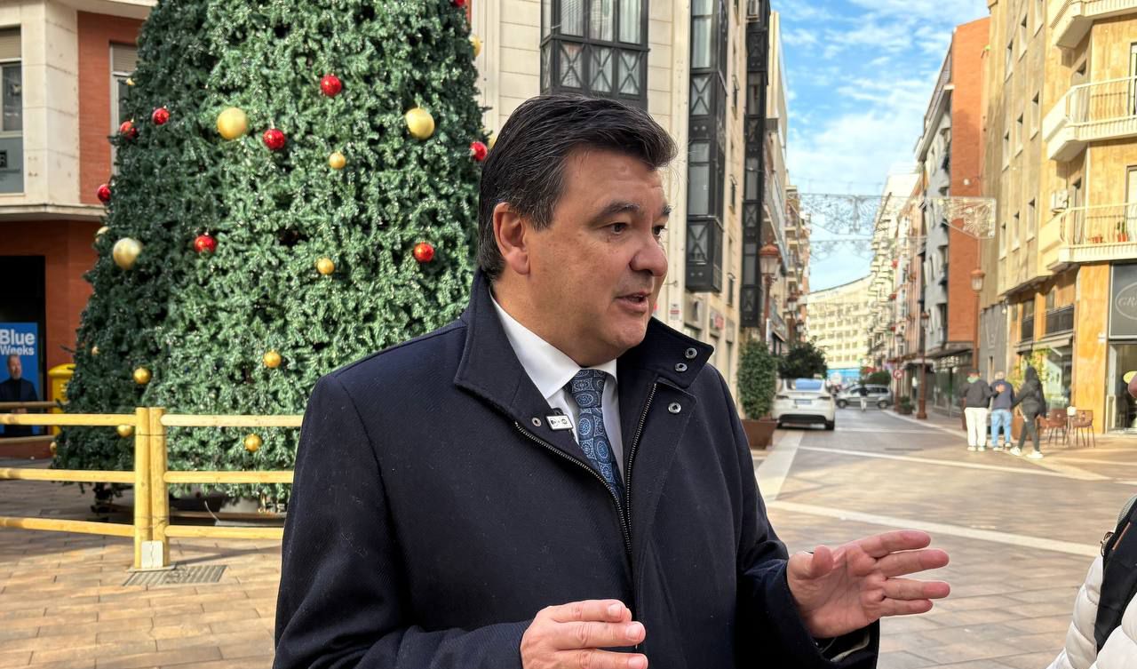 Gabriel Cruz acusa a la Junta de «asfixiar» los servicios públicos «pese a recibir más recursos que nunca»