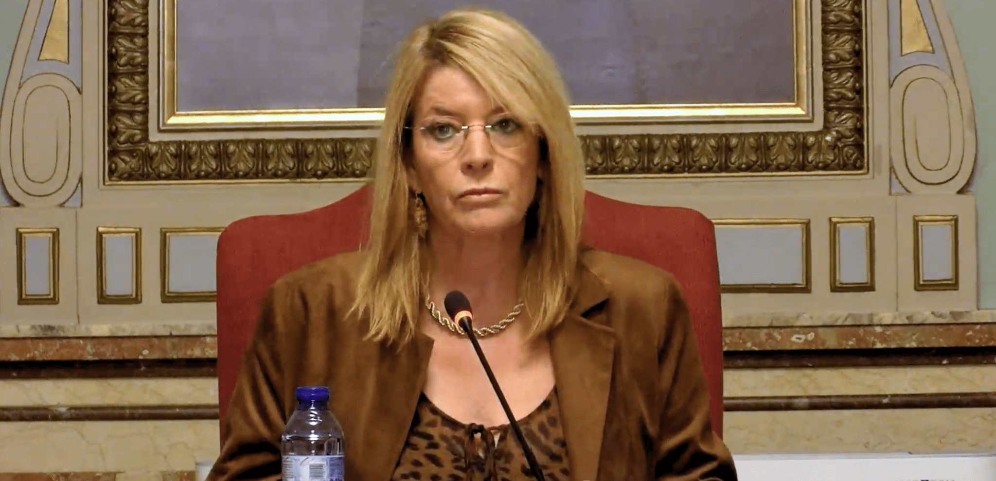 Pilar Miranda y el PP apoyan el cierre de los centros de salud y votan contra el refuerzo de la Dependencia