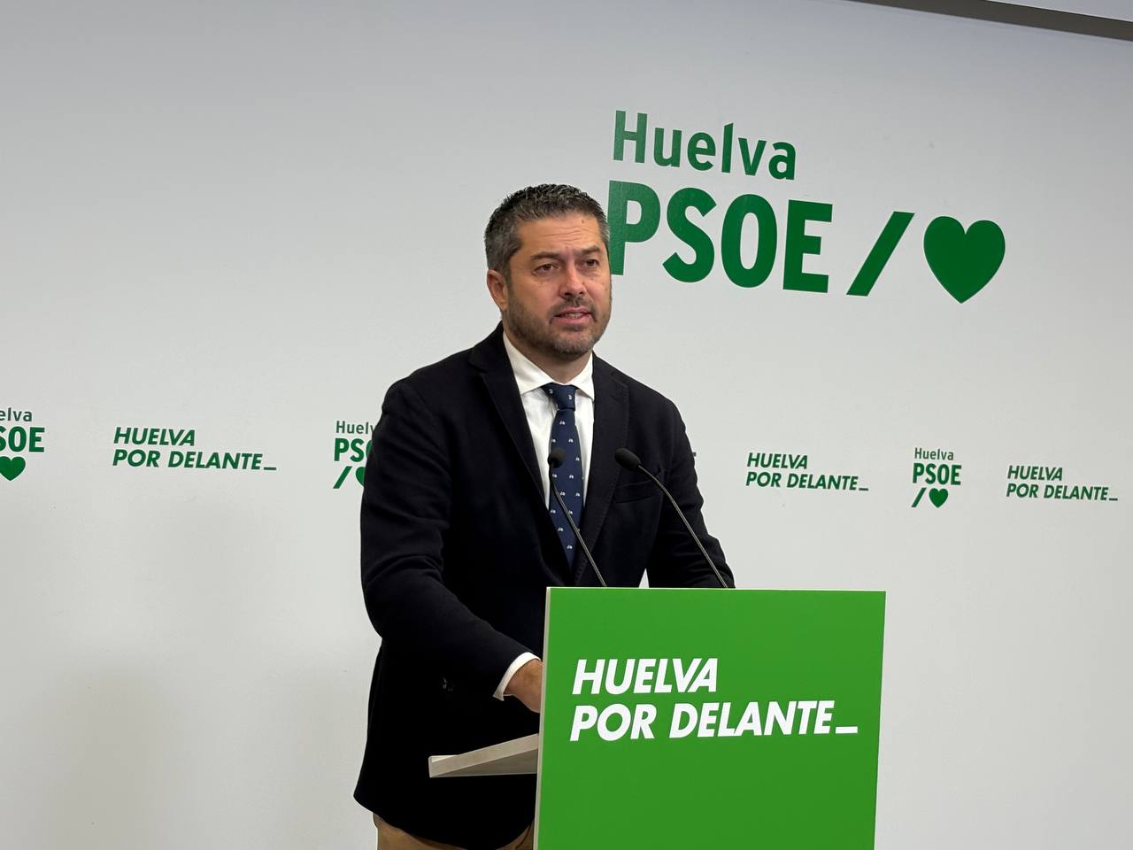 El PSOE de Huelva acusa al Partido Popular de degradar la política con tránsfugas y oportunistas mientras recorta derechos y servicios públicos