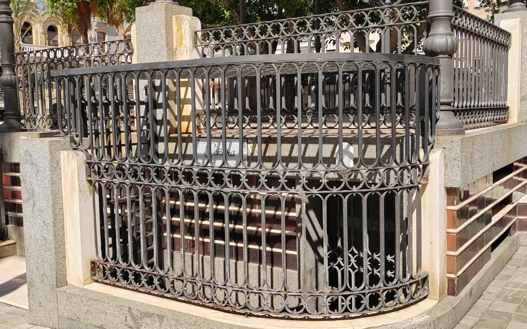 El PSOE denuncia que los baños públicos de la Plaza de las Monjas siguen cerrados más de dos años después de que el PP anunciara las obras de reforma