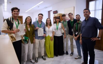 El PSOE y Juventudes Socialista llevan al Parlamento el abandono del transporte público que sufren los jóvenes de Huelva