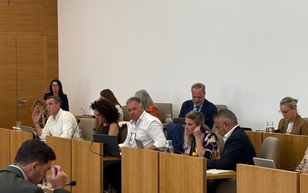 El PP vuelve a votar contra Huelva, rechaza las medidas del PSOE para los pueblos afectados por el incendio y para la educación pública