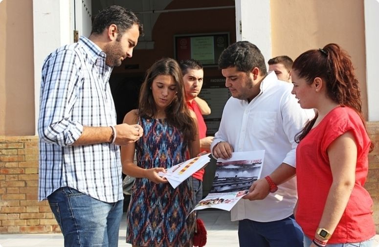 Juventudes Socialistas lanza una campaña informativa sobre la apuesta del Gobierno andaluz por la Universidad