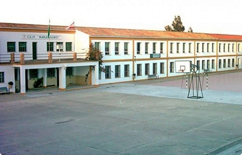 El PSOE pide al alcalde del PP que ponga a disposición de la Junta de Andalucía los terrenos para el nuevo colegio