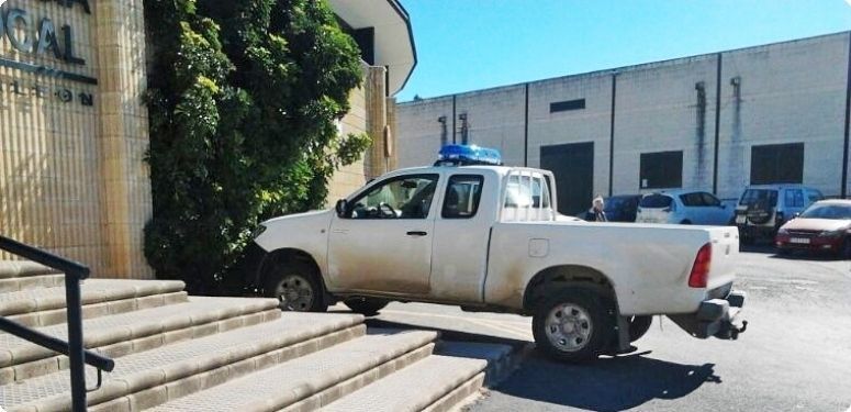 El PSOE denuncia que la Policía Local sólo dispone de un coche prestado y otro sin ITV para patrullar