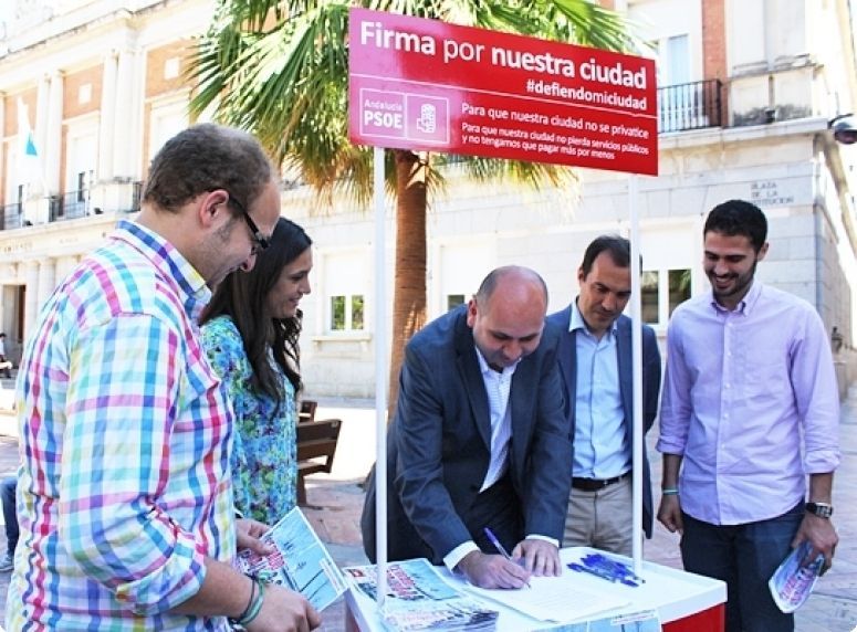 El PSOE alerta de que la reforma local acabaría con las competencias municipales en materia de juventud