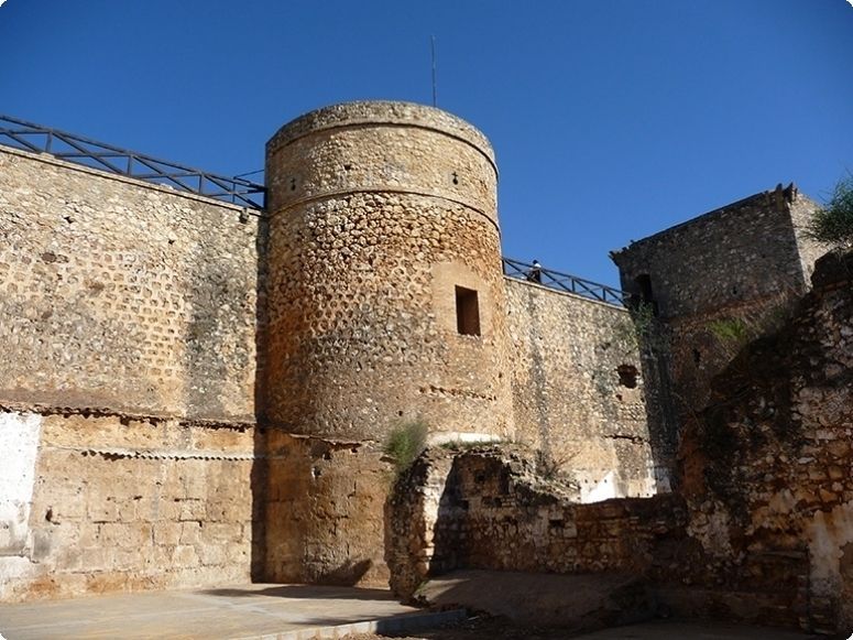 El PSOE dice que el PP le da la espalda a Niebla al denegar 800.000 euros de ayudas para la restauración de las Murallas