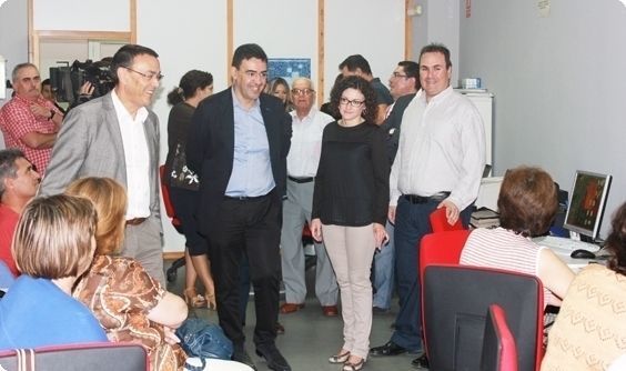 PSOE pide a los ciudadanos que se sumen a este rechazo contra la reforma local del PP que acabaría con la autonomía de los municipios