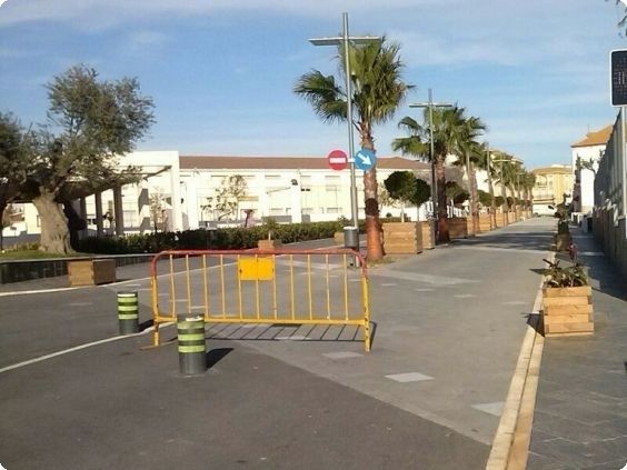 PSOE denuncia el mal estado de la nueva avenida que requiere continuos arreglos que salen del bolsillo de los olontenses