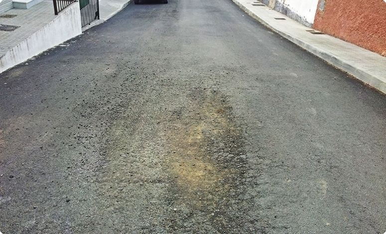 PSOE lamenta que independientes y PP se nieguen a exigirle responsabilidades a la empresa que arregló una calle de nuevo en mal estado